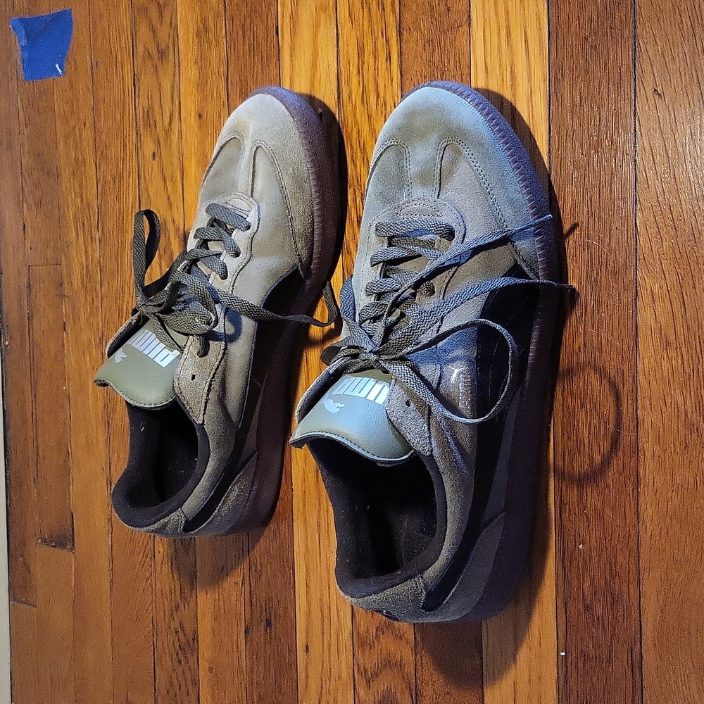Olive green Pumas